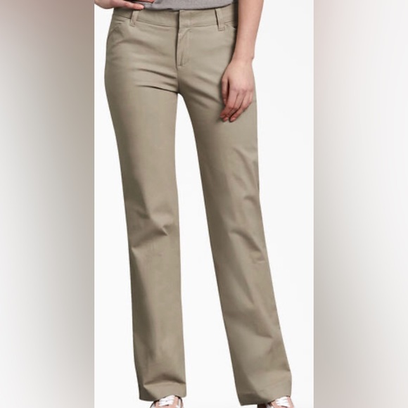 NWT Dickies Women's Size 10SH Khaki Relaxed Fit Straight Leg Stretch Twill Pants - Picture 2 of 7